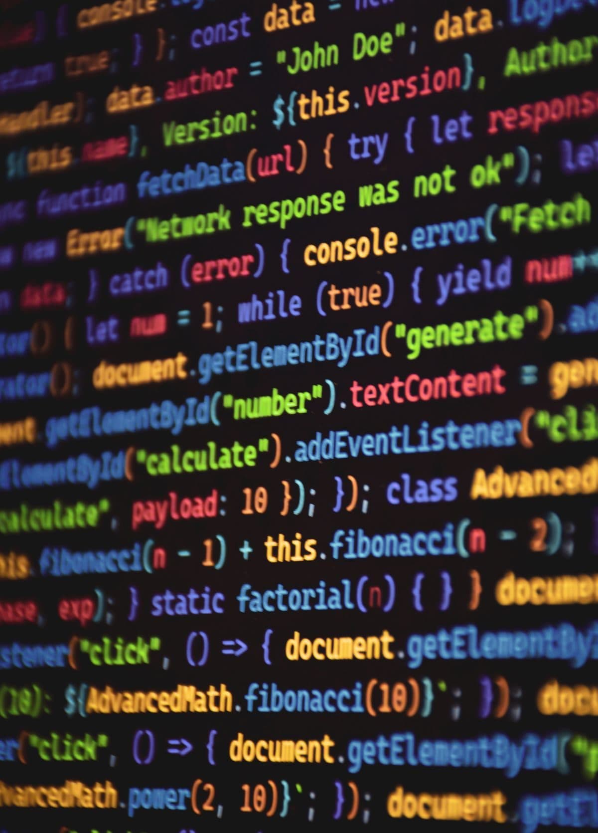 Bildschirm mit farbig hervorgehobenem Quellcode